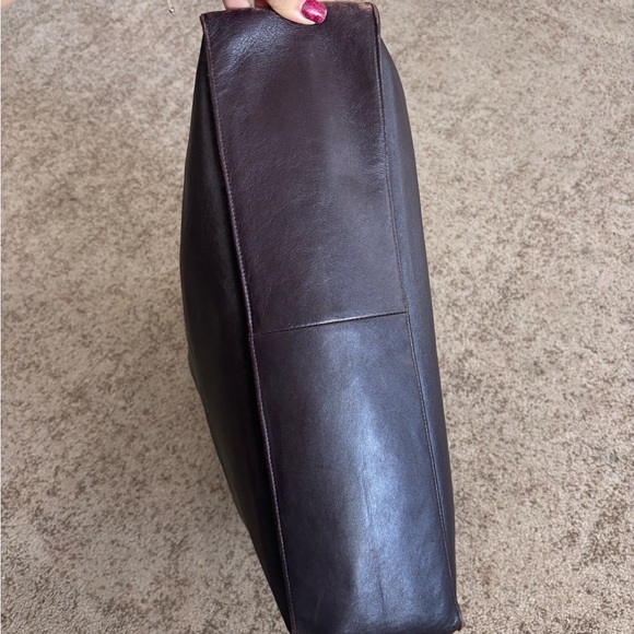 Authentic CHANEL brown CC large lambskin executive tote gold hardware - Picture 8 of 16